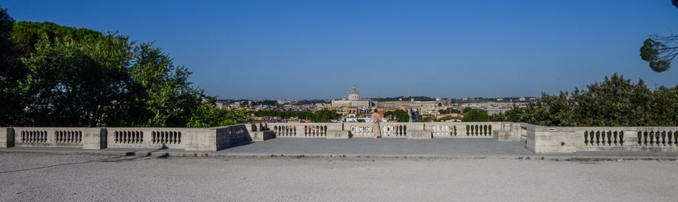 Sonnenaufgang auf der Pincio-Terrasse mit Blick auf Rom aus den Gärten der Villa Borghese